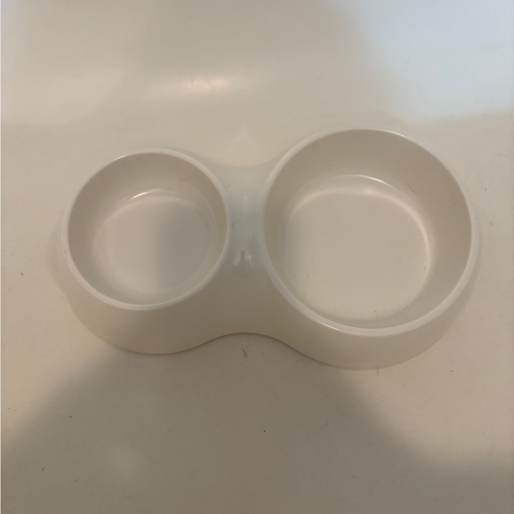 ✨Cute White Double Cat Bowl - $5✨